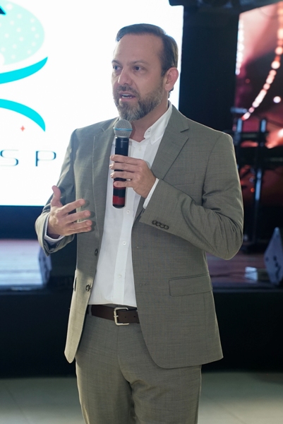 O Dr. Kelson Rudy Ferrarini, ressaltou que a residência vai além da técnica