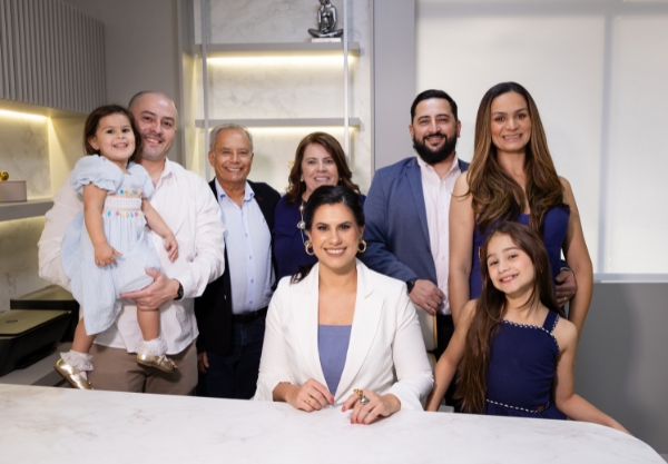 O marido, Carlos Alberto da Silva Júnior e sua família estão sempre ao lado