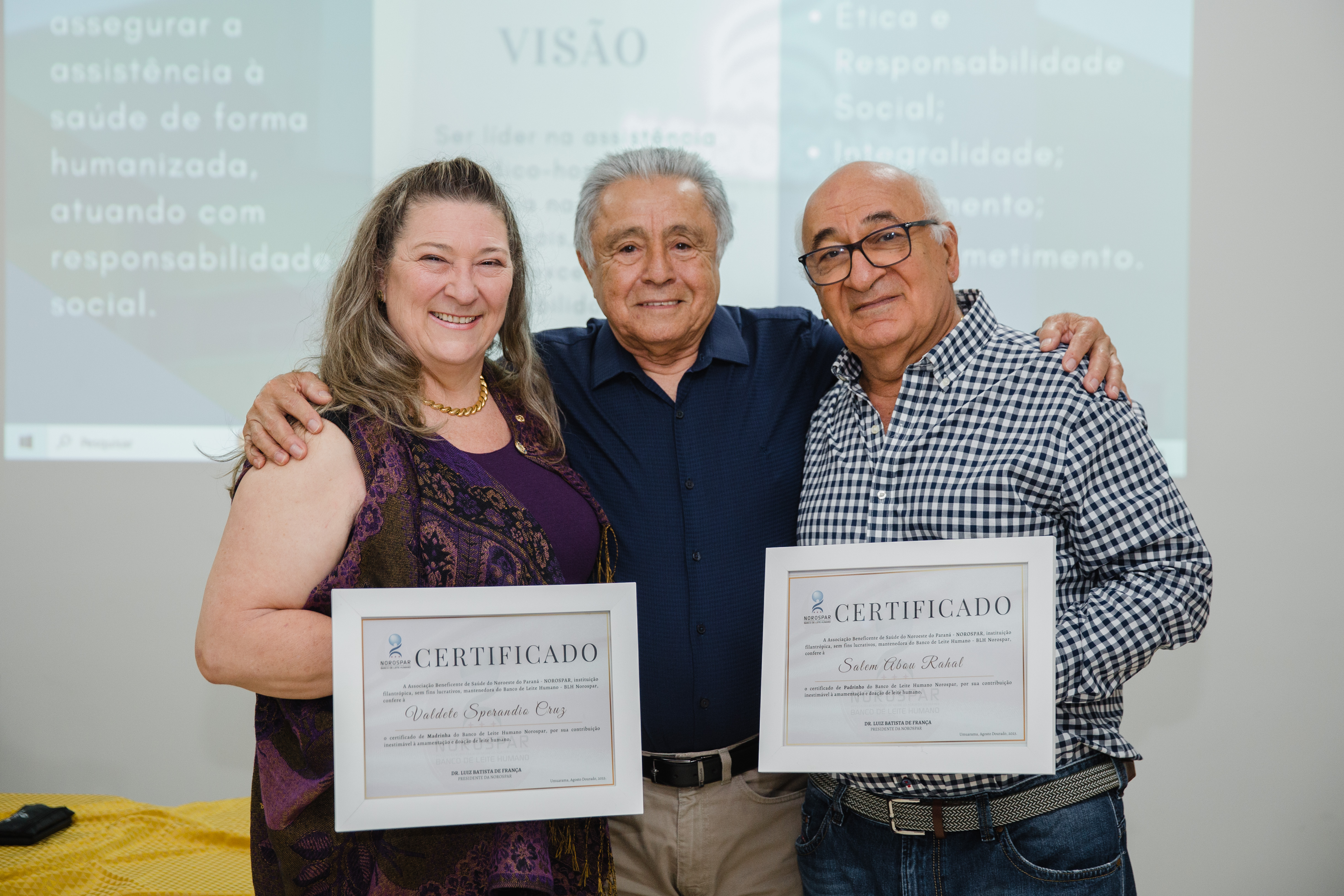 O Dr. Salem Abou Rahal e a Valdete Sperandio Cruz receberam certificados de Padrinho e Madrinha do projeto, pelo pioneirismo e inestimável colaboração para o Banco de Leite Humano – BLH Norospar. 